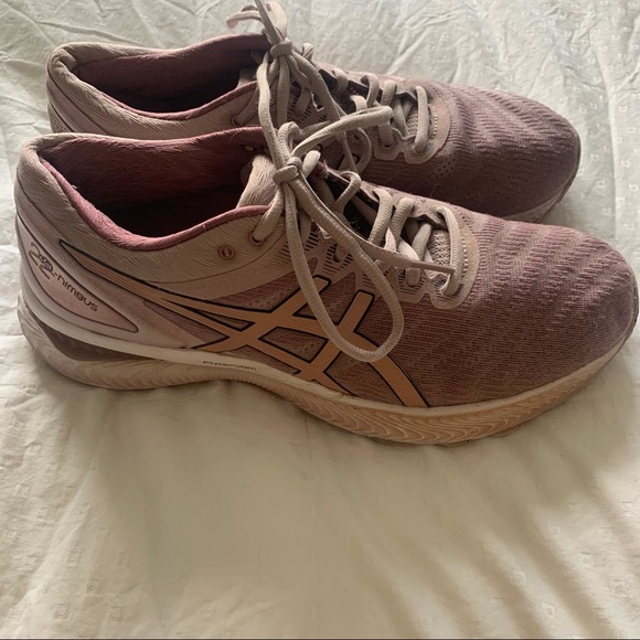 Women’s ASICS. Size 9. - Picture 5 of 7